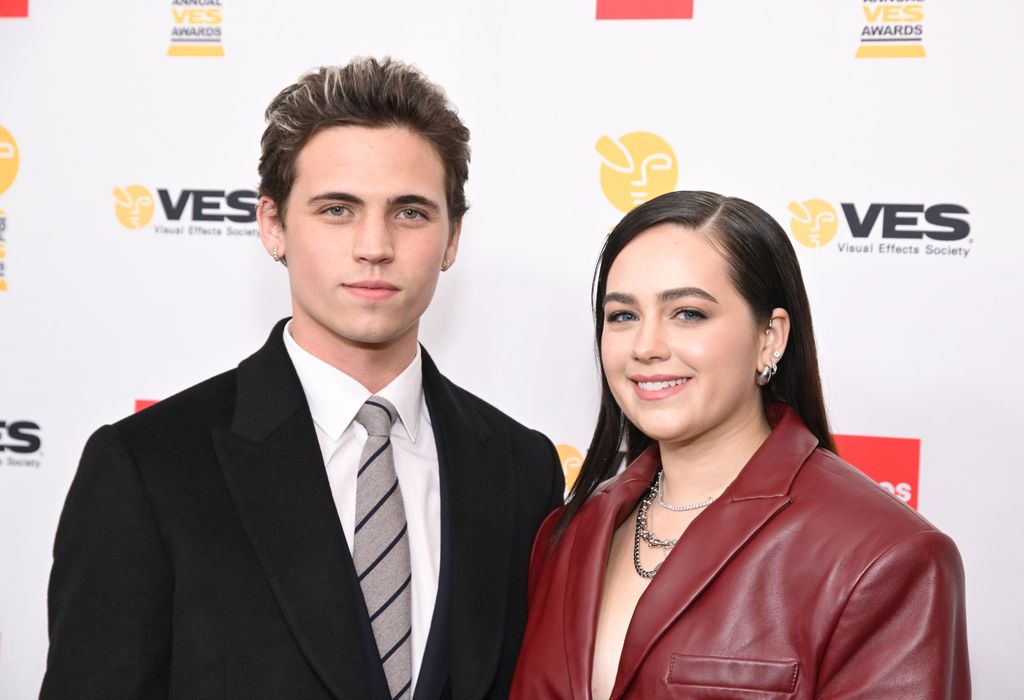 Mary Mouser y Tunner Buchanan se enamoraron en el set de rodaje de 'Cobra Kai'