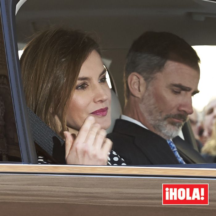 La reina Letizia y el rey Felipe tras la Misa de Pascua en Palma