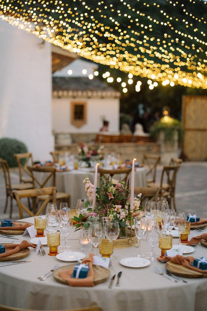 Decoración de bodas con candelabros tonos pastel