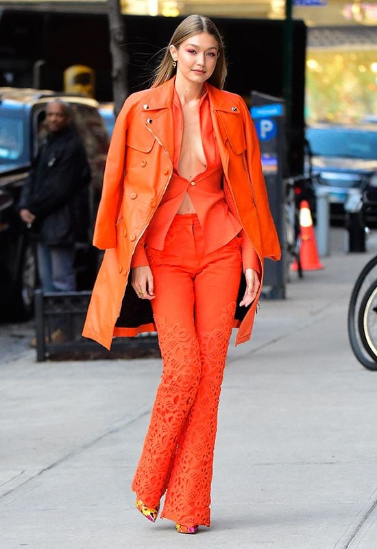 gigi hadid total look naranja 1a