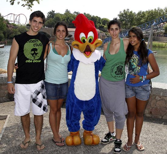 Lola Orellana hace unos años con sus primos: Guillermo y Elena Furiase, y Alba Flores