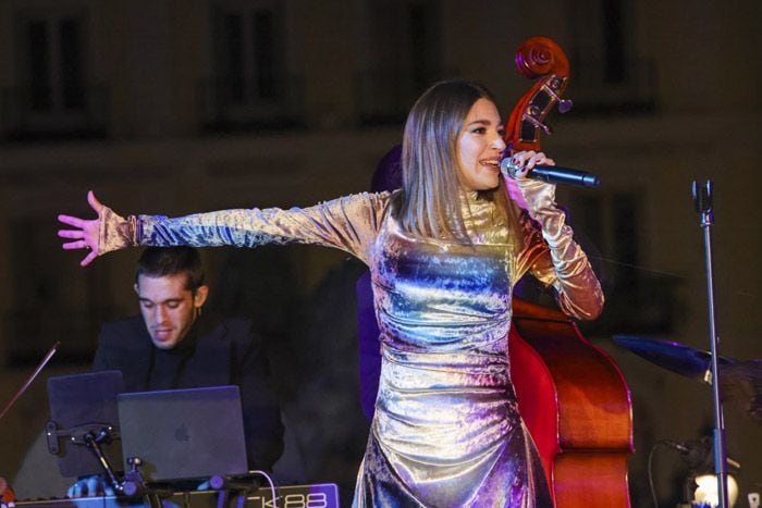 Ana Guerra junto a su prometido, Víctor Elías 