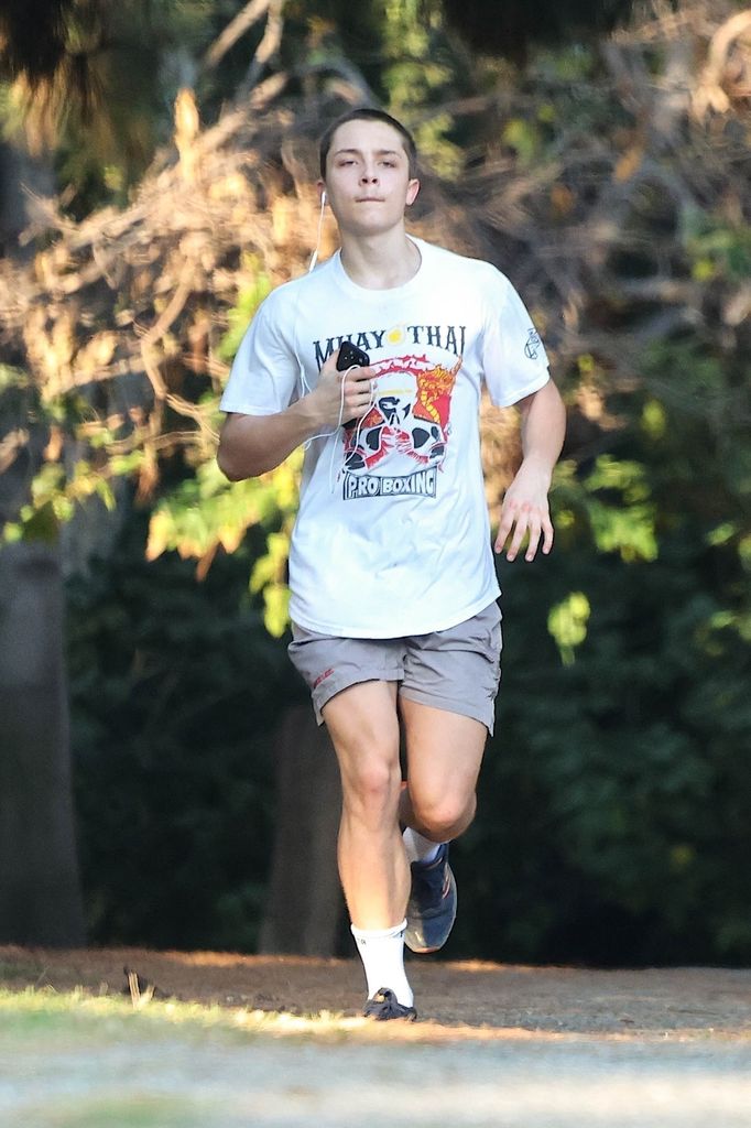 Knox Jolie-Pitt fue captado cuando salió a correr en Los Ángeles.