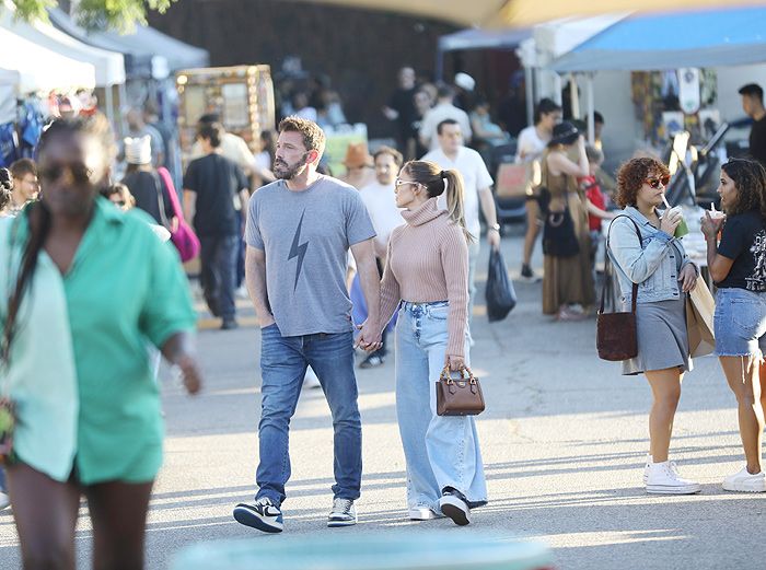 Jennifer Lopez y Ben Affleck, de compras en un mercadillo