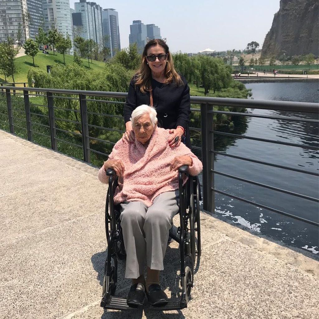 laura zapata y su abuela