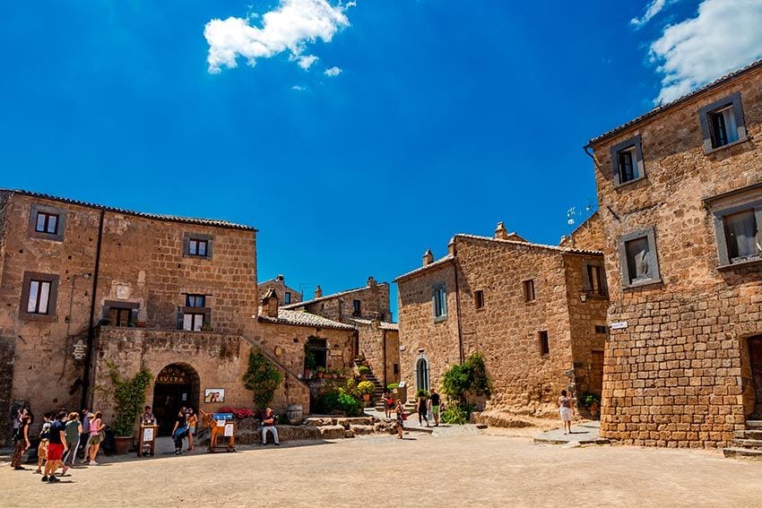 bagnoregio-italia-plazas