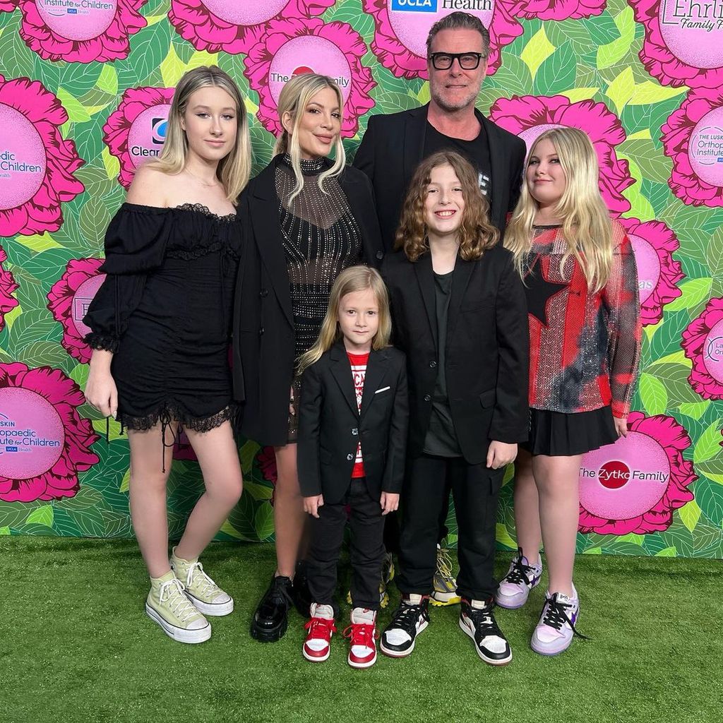 Tori Spelling con sus hijos