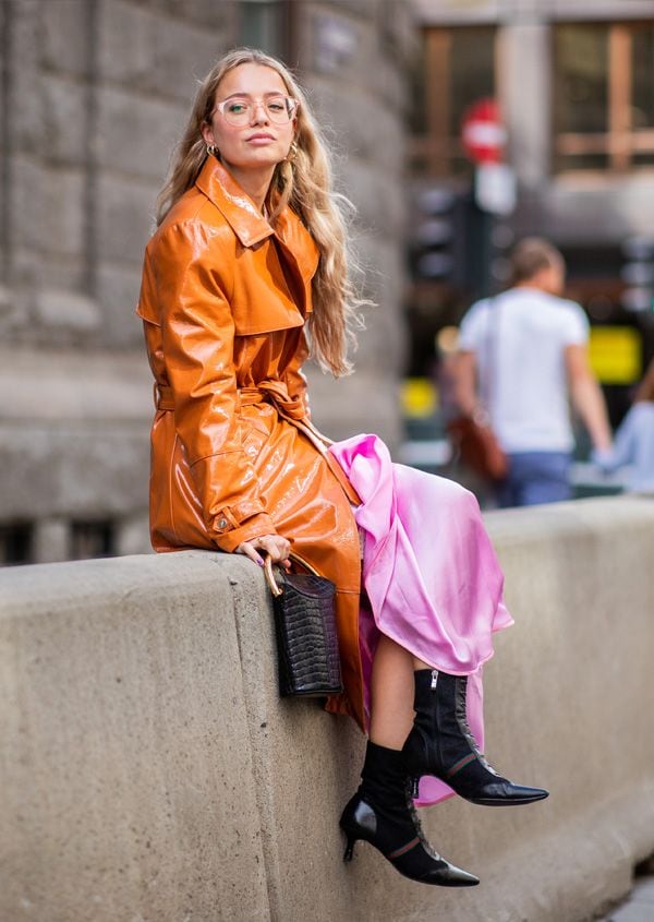 street style falda rosa trench