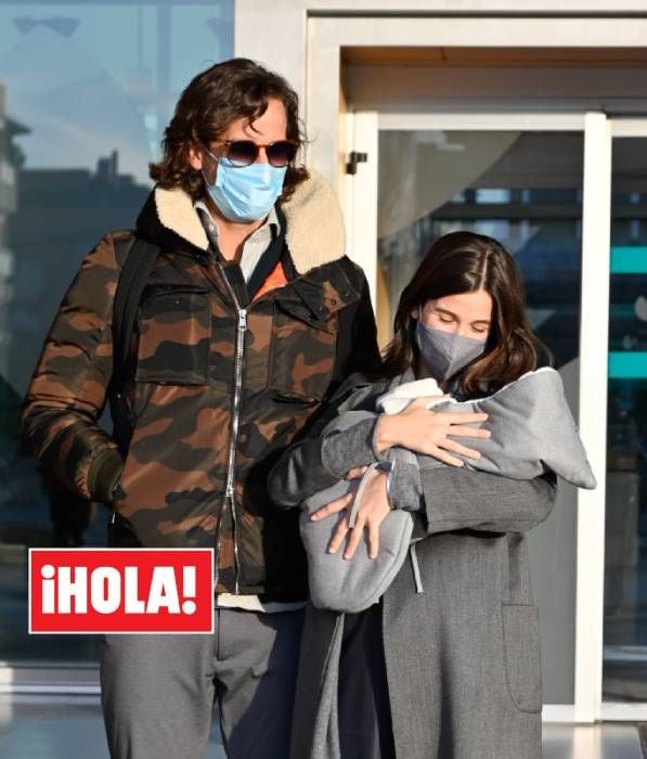 Sandra Gago y Feliciano López salen del hospital con su hijo