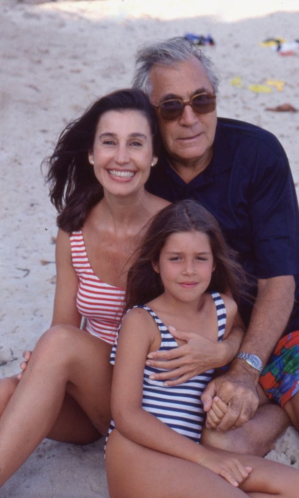 Verano 1992. Vacaciones Costa Esmeralda. Jean Marie Rossi, Carmen Martinez Bordiu y Cynthia Rossi.