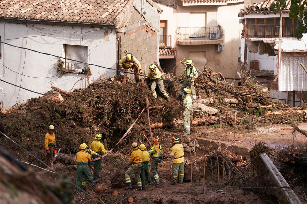 Las impactantes imágenes de la DANA que está afectando a España y deja ya al menos 64 personas fallecidas