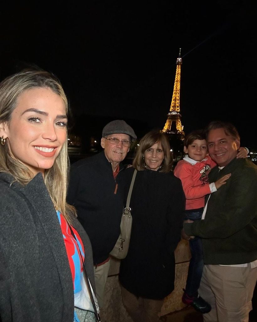 Alessandra Villegas y su familia en París