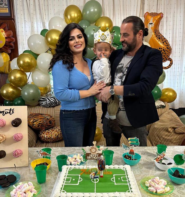 Marisa Jara y Miguel Almansa con su hijo