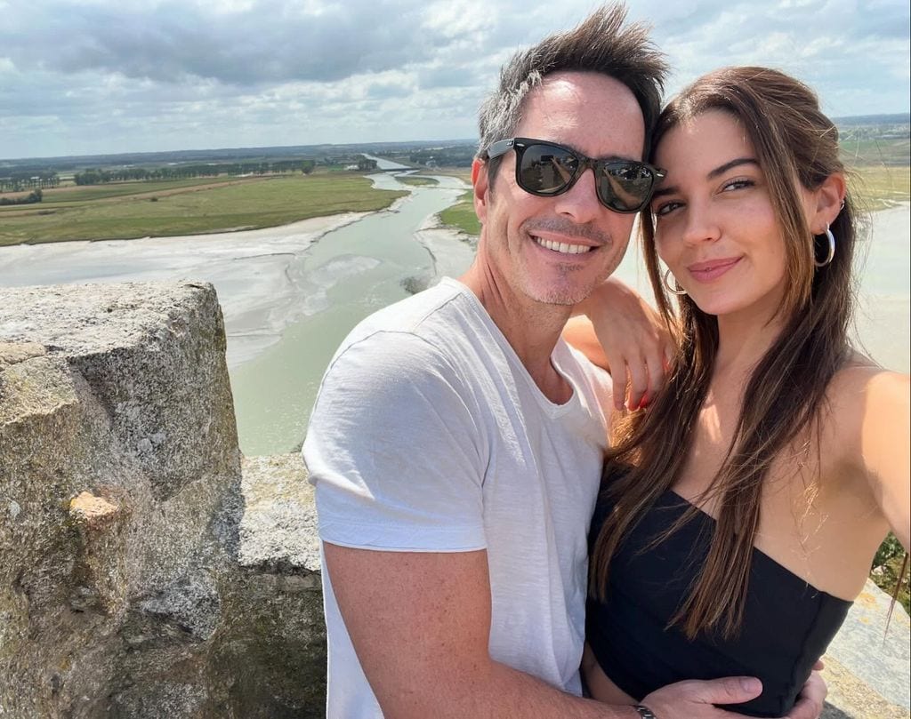 Mauricio Ochmann y su novia Lorena González