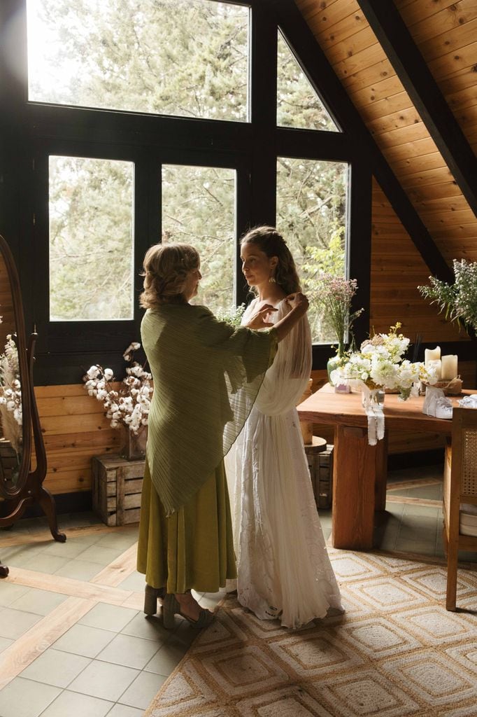 Lucía de Miguel en su boda con un vestido diseñador por ella misma