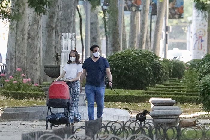 Inés Arrimadas y Xavier Cima de paseo con su hijo Álex