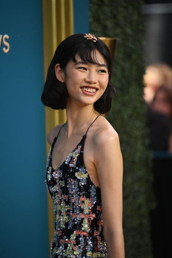 Premios Emmy: Hoyeon Jung y su vestido de 20.000 lentejuelas 