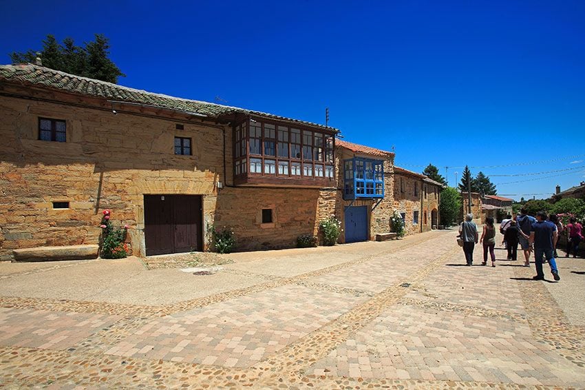 Santa-Colomba-de-Somoza-leon