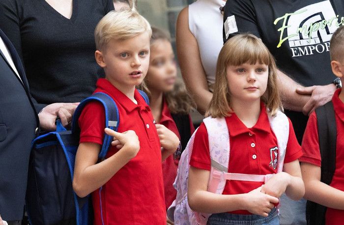 Alberto y Charlene de Mónaco con sus hijos