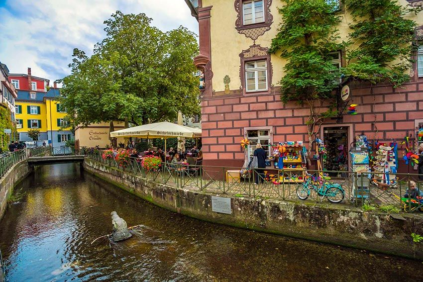 Friburgo-canal-_selva-negra-alemania