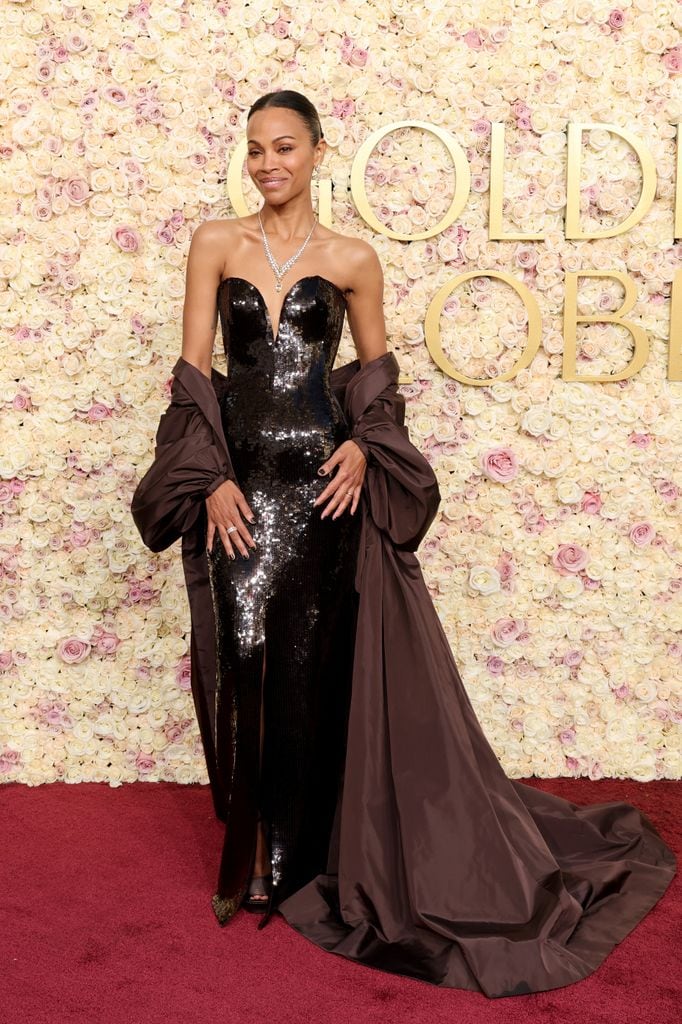 La actriz, bailarina y modelo lució un espectacular vestido negro de lentejuelas para esta noche 