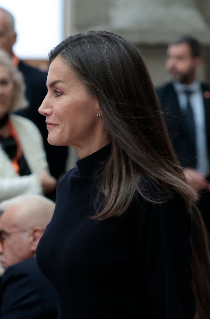 La reina Letizia con vestido negro