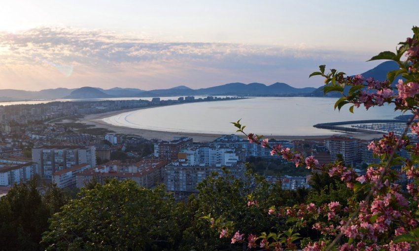 laredo un bonito pueblo en el camino de la costa santiago