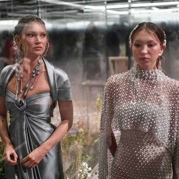 Kate Moss y Lila Moss en el desfile de Fendi