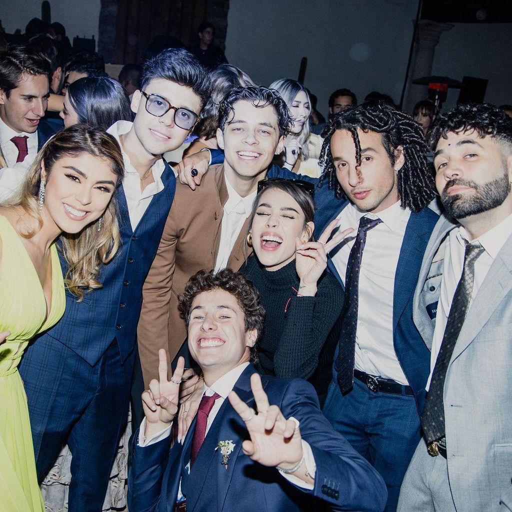 danna paola en la boda de la hermana de juanpa zurita