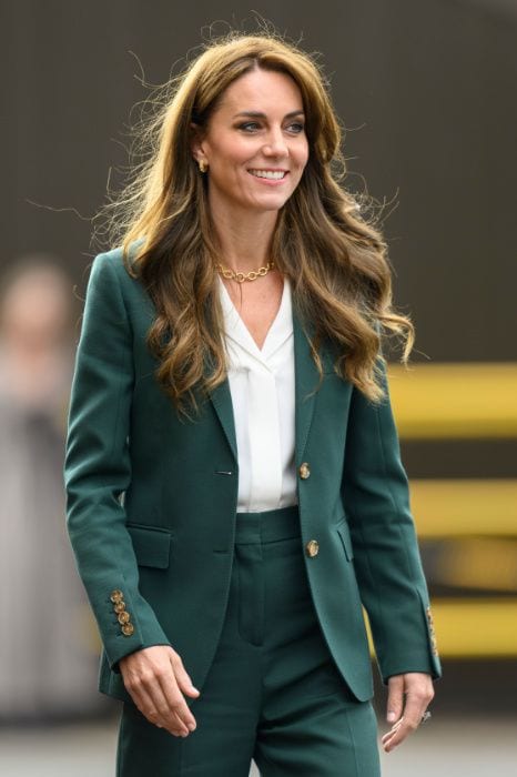 Kate Middleton con un traje verde 