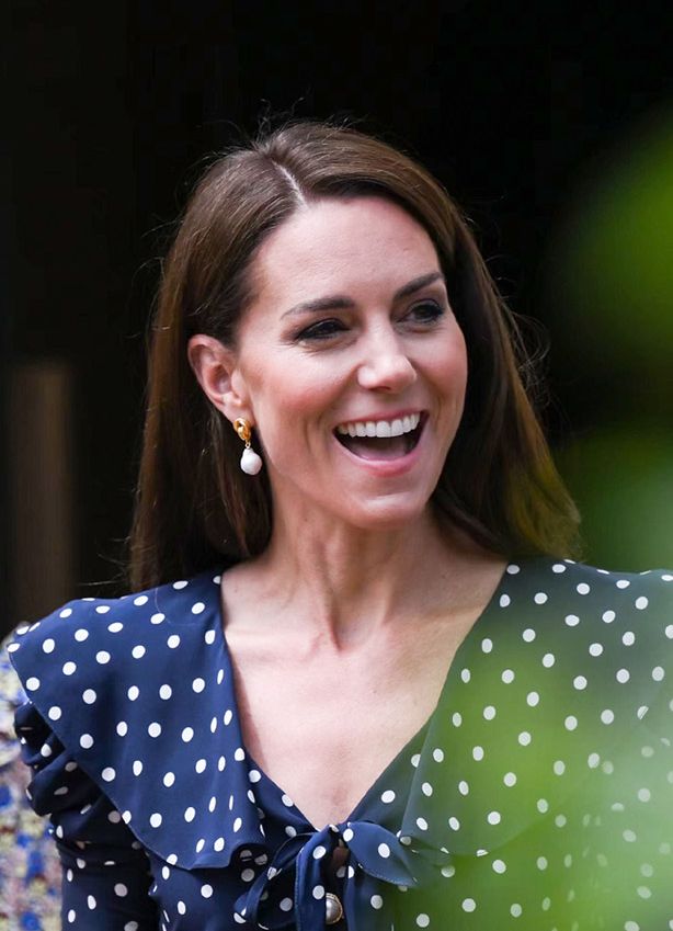 Kate Middleton finalmente rescata su vestido péplum de lunares con perlas barrocas