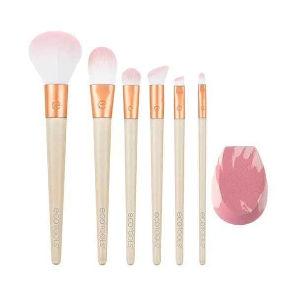 set de brochas y esponja de maquillaje