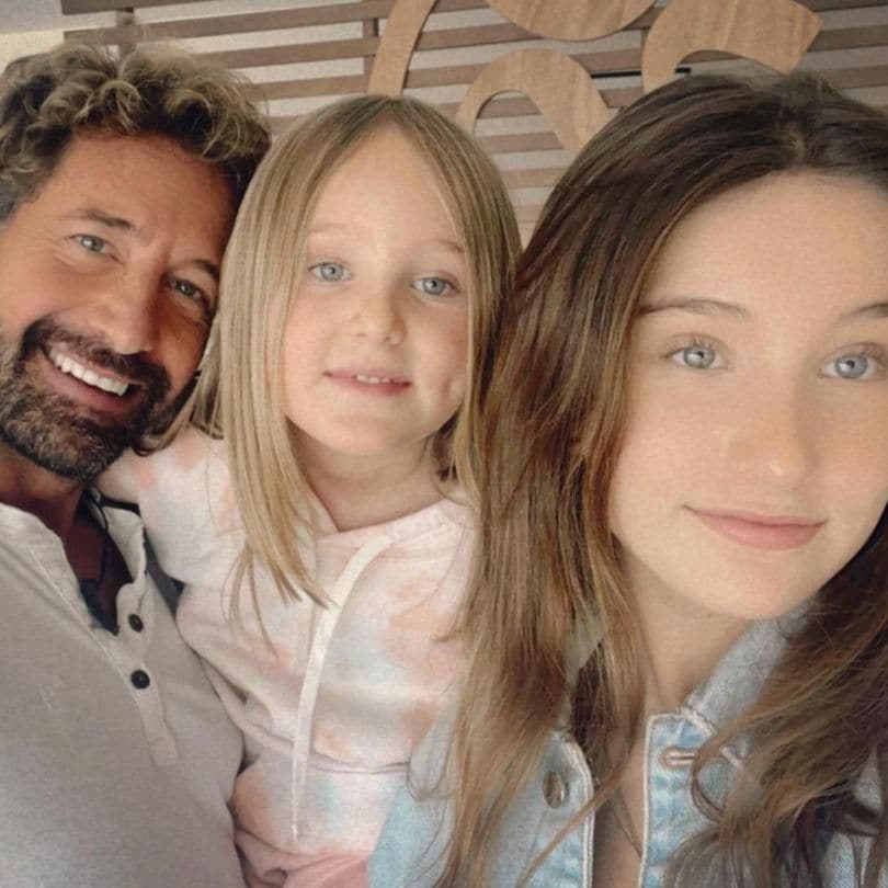 Gabriel Soto y sus hijas