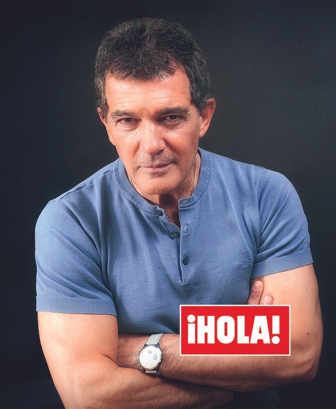 En ¡HOLA!, Antonio Banderas, confesiones en la soledad de su casa de Málaga 