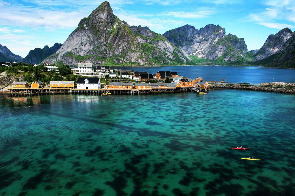 a_Kayaking Reine Lofoten Norueg