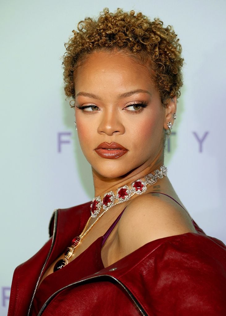 A lo largo de su carrera, Rihanna ha demostrado que no le teme a los cambios de 'look' y a jugar con su maquillaje