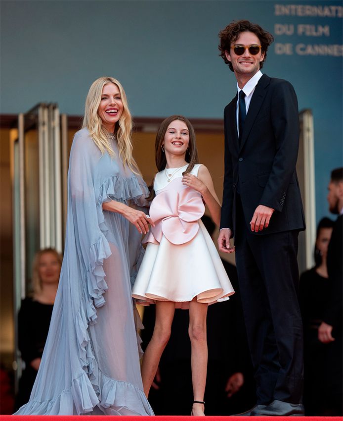 Sienna Miller presumió de familia en la alfombra roja