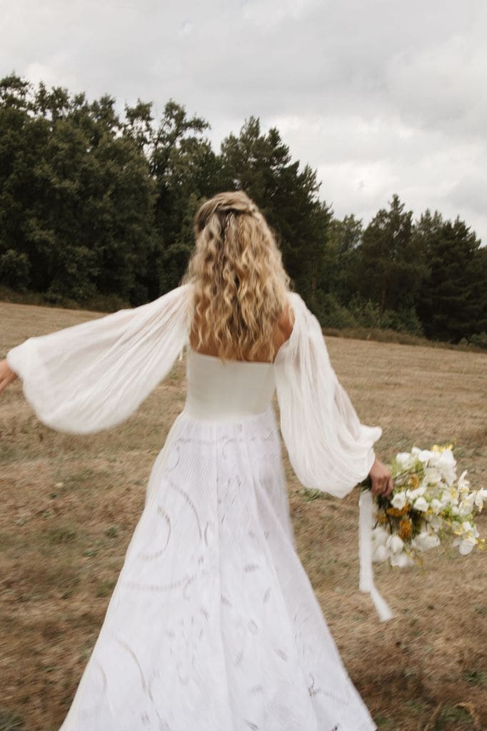 Lucía de Miguel en su boda con un vestido diseñador por ella misma