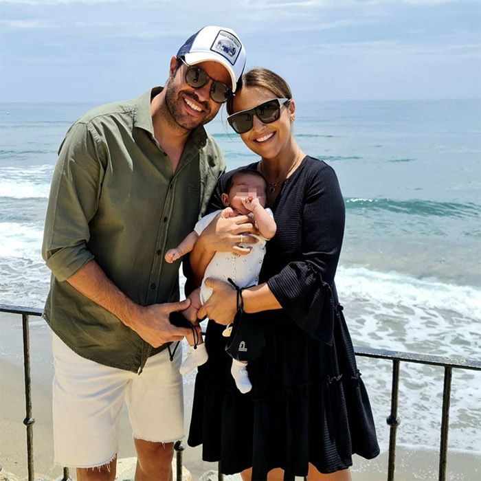 Paula Echevarría y Miguel Torres con su bebé