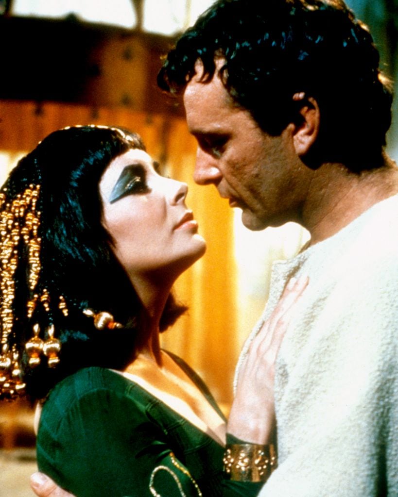 Elizabeth Taylor y Richard Burton para la película 'Cleopatra', 1963