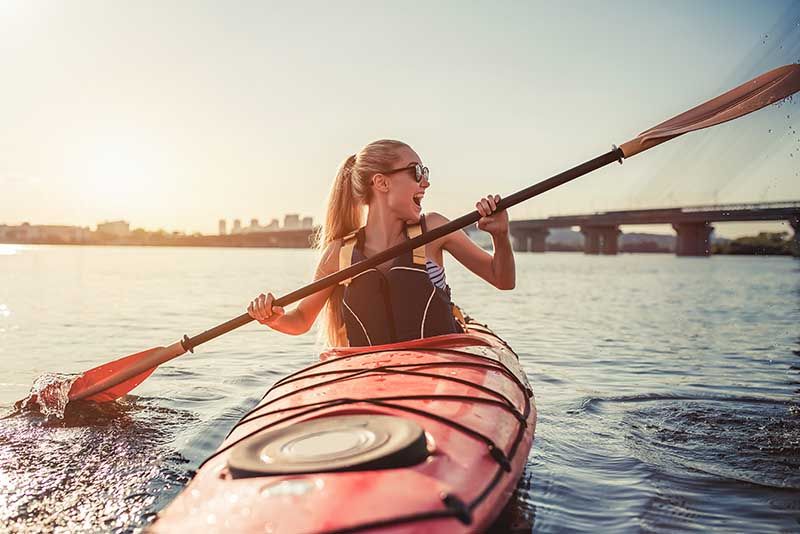 2 Kayak AdobeStock_165693529