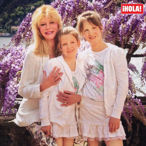 La baronesa Thyssen y sus hijas Sabina y Carmen posan en exclusiva para la revista ¡HOLA! en Villa Favorita, la mansión suiza
