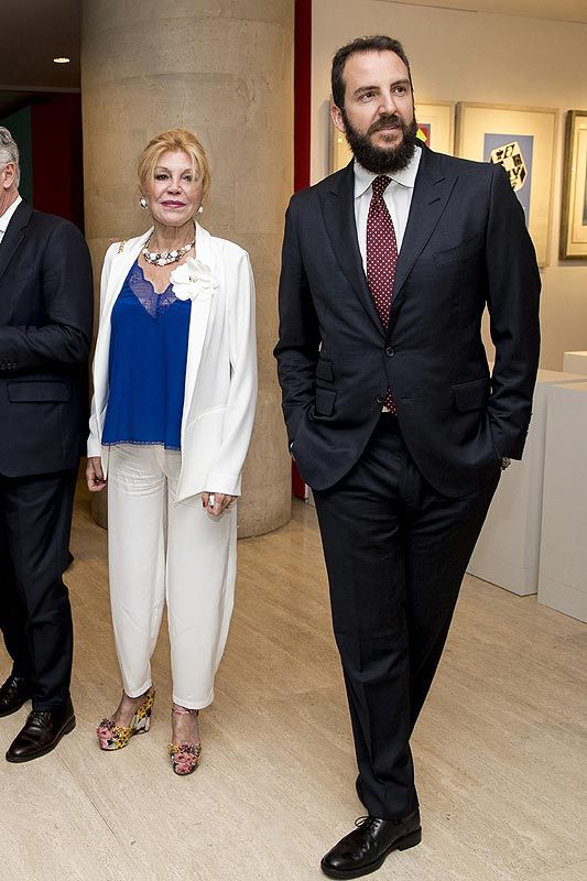 La baronesa Thyssen con su hijo Borja en el museo