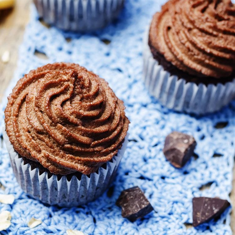 'Cupcakes' de plátano con 'frosting' de anacardos y chocolate