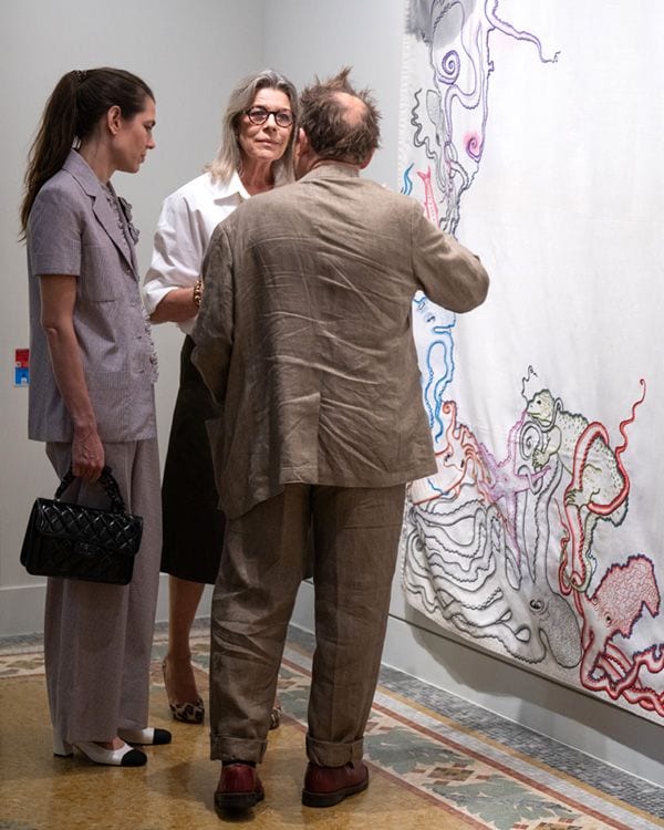 Carlota Casiraghi y su madre, con el pintor