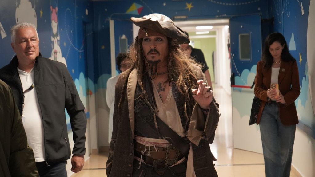 Johnny Depp visitó el Hospital Universitario Donostia, en España.