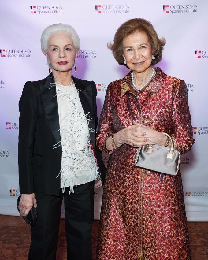 La reina Sofía con la diseñadora Carolina Herrera