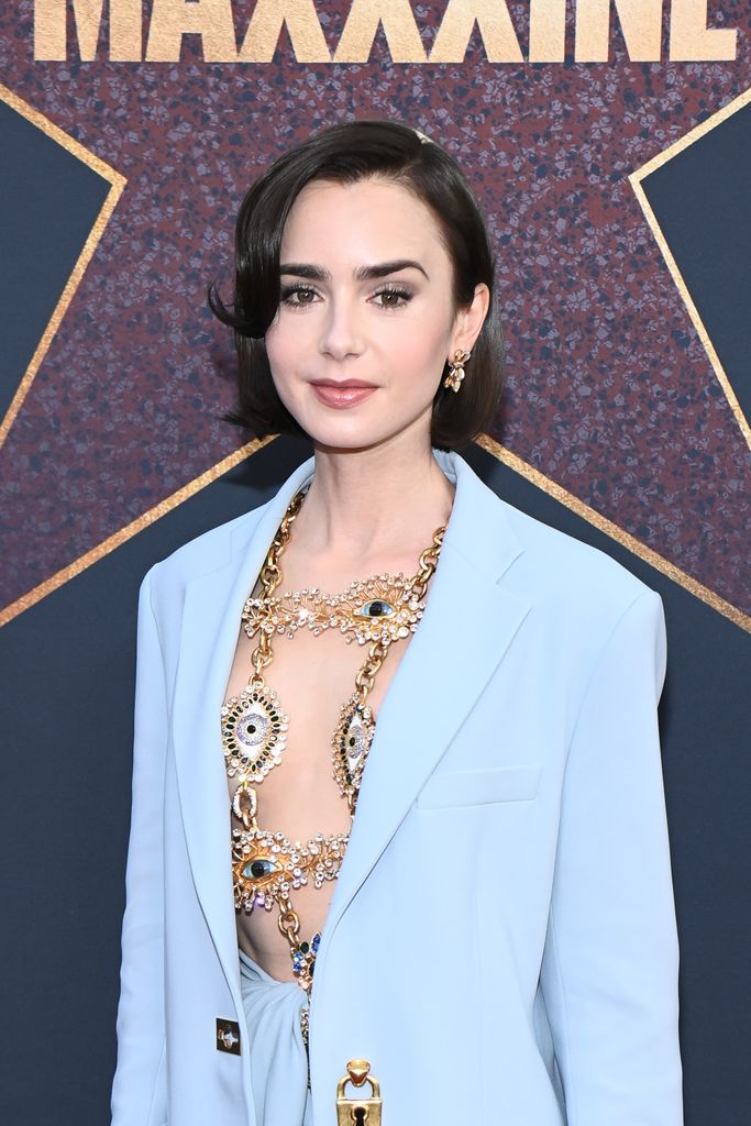 Lily Collins en el estreno de "MAXXXINE" 