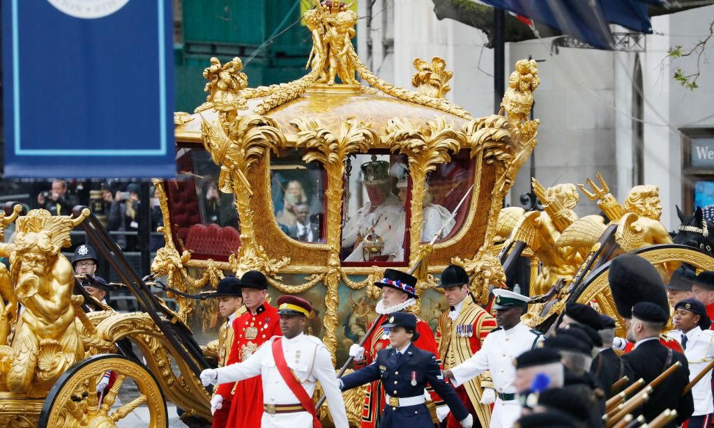 rey carlos iii y reina camilla