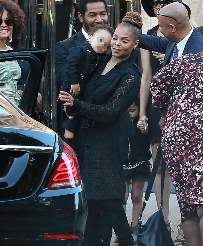 Janet Jackson con su hijo en el funeral de Joe Jackson 